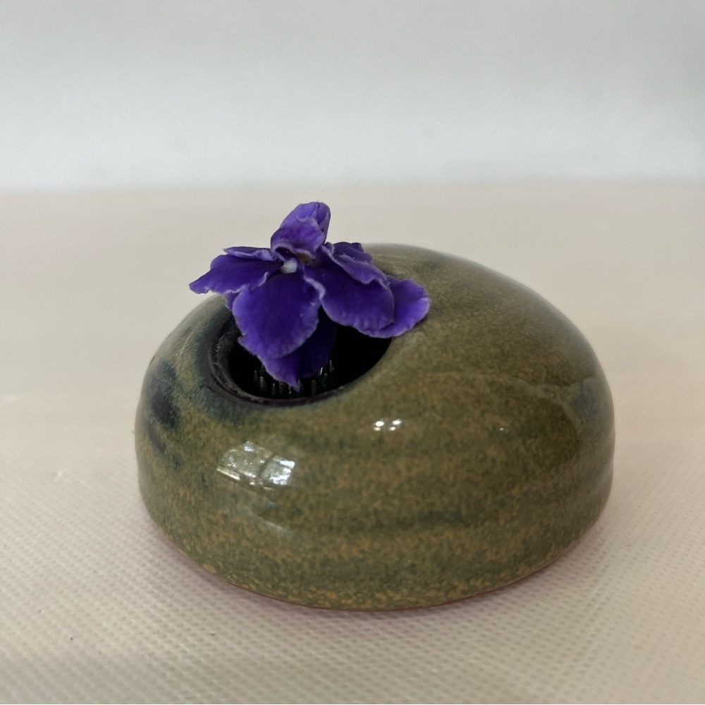 Vintage Ikebana Ceramic Green Flower Frog Vase Handmade Pottery MCM - Picture 1 of 7